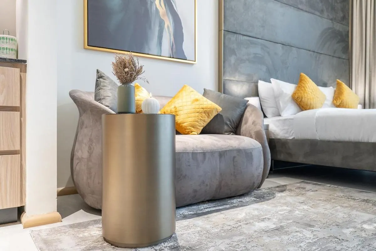 Modern Studio By Czechin Jvc Prime Location Dubai Lejlighed